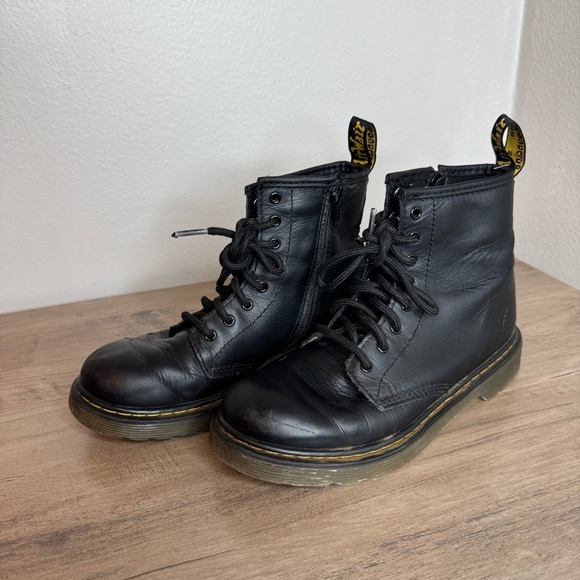 Doc Martens Black Leather Lace Up Boots Womens 5 - Picture 2 of 9